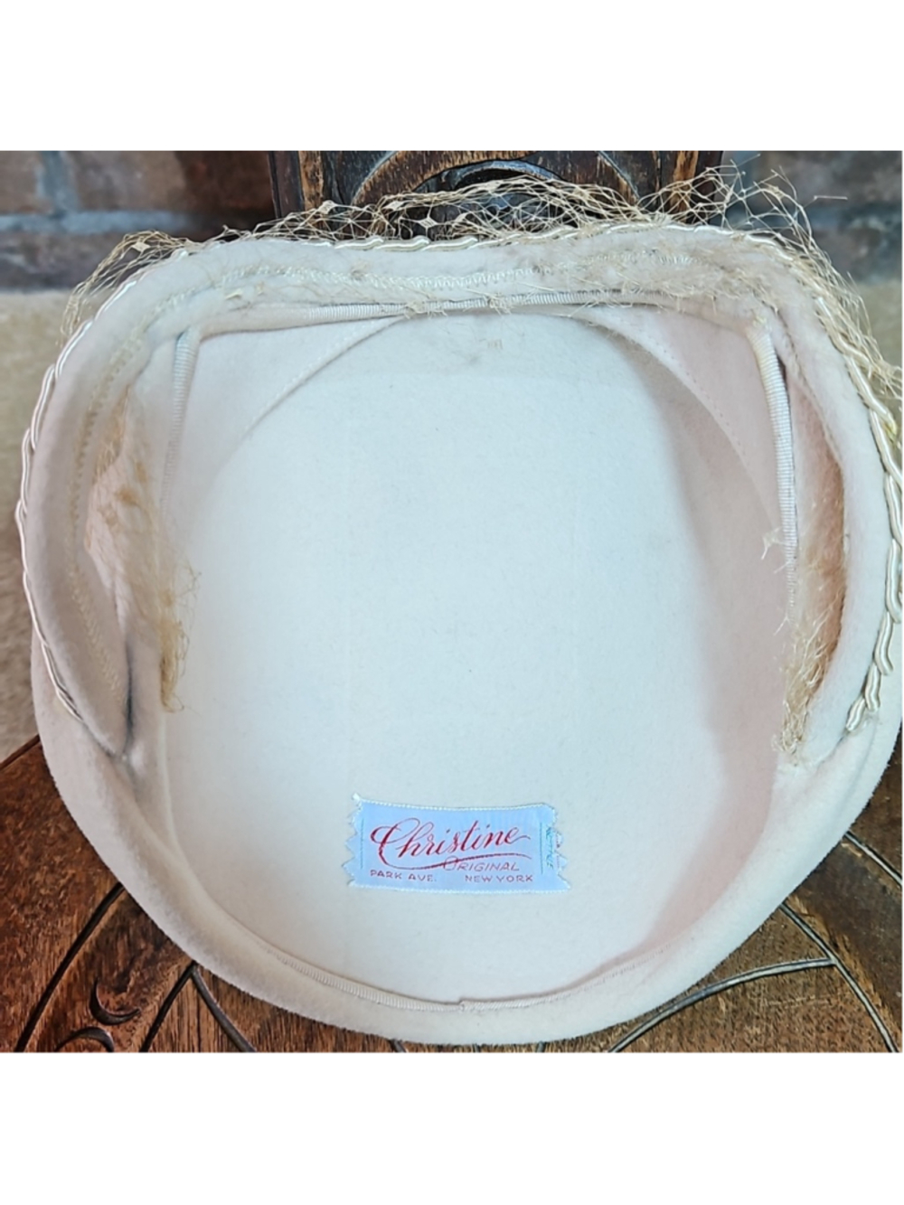 Vintage Christine Origional, New York ladies hat. Felt, brocade, rhinestones. - Picture 6 of 7